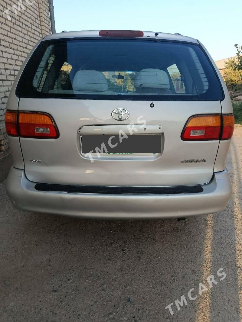 Toyota Sienna 1999 - 120 000 TMT - Мары - img 4