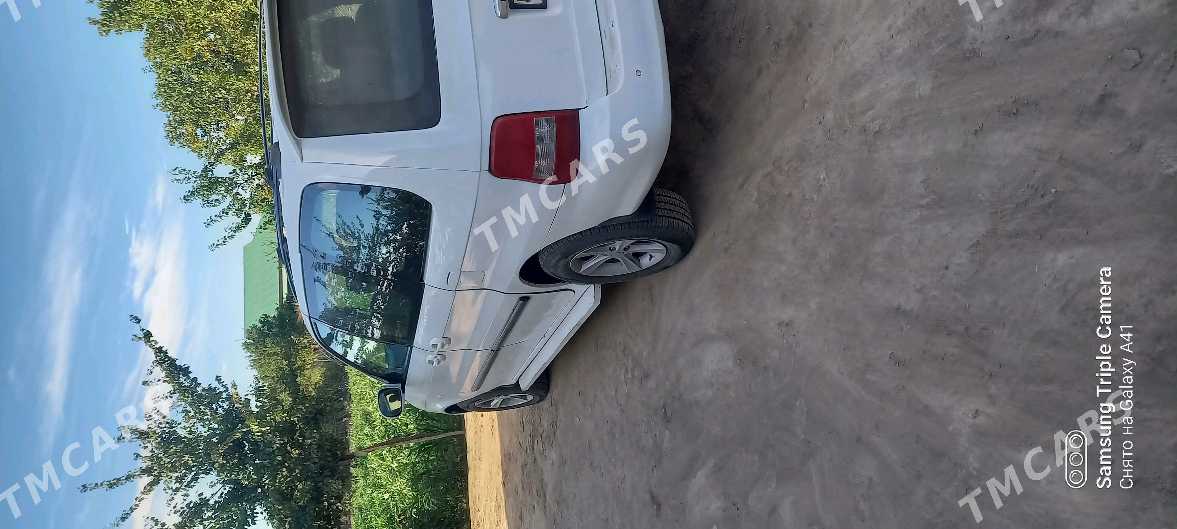 Kia Carnival 2001 - 75 000 TMT - Акдепе - img 3