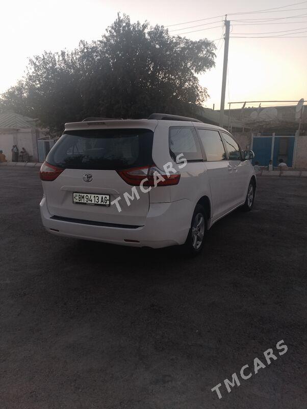 Toyota Sienna 2017 - 355 000 TMT - Ашхабад - img 5