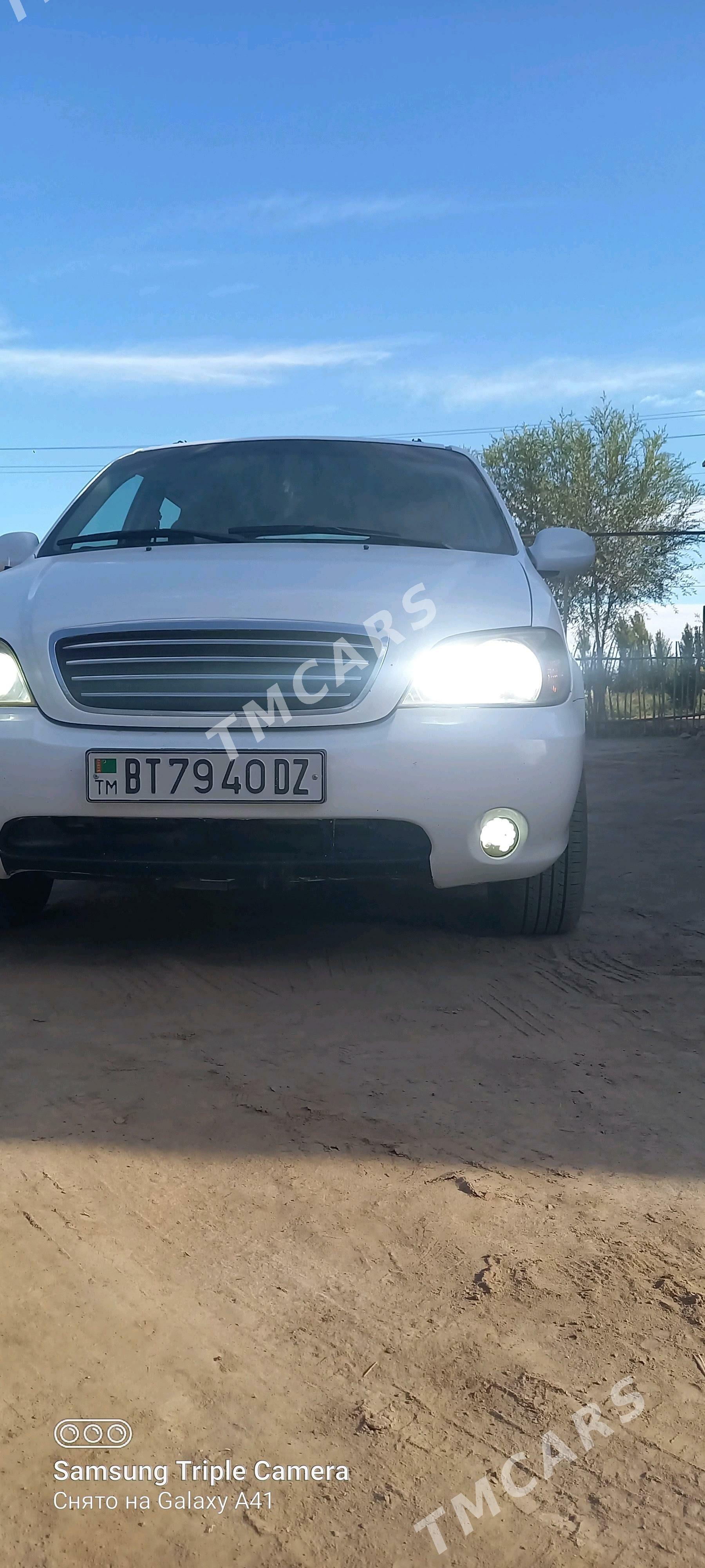 Kia Carnival 2001 - 75 000 TMT - Акдепе - img 6