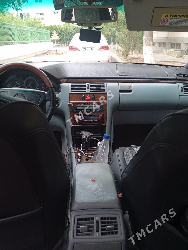 Mercedes-Benz E320 1997 - 75 000 TMT - Ашхабад - img 1