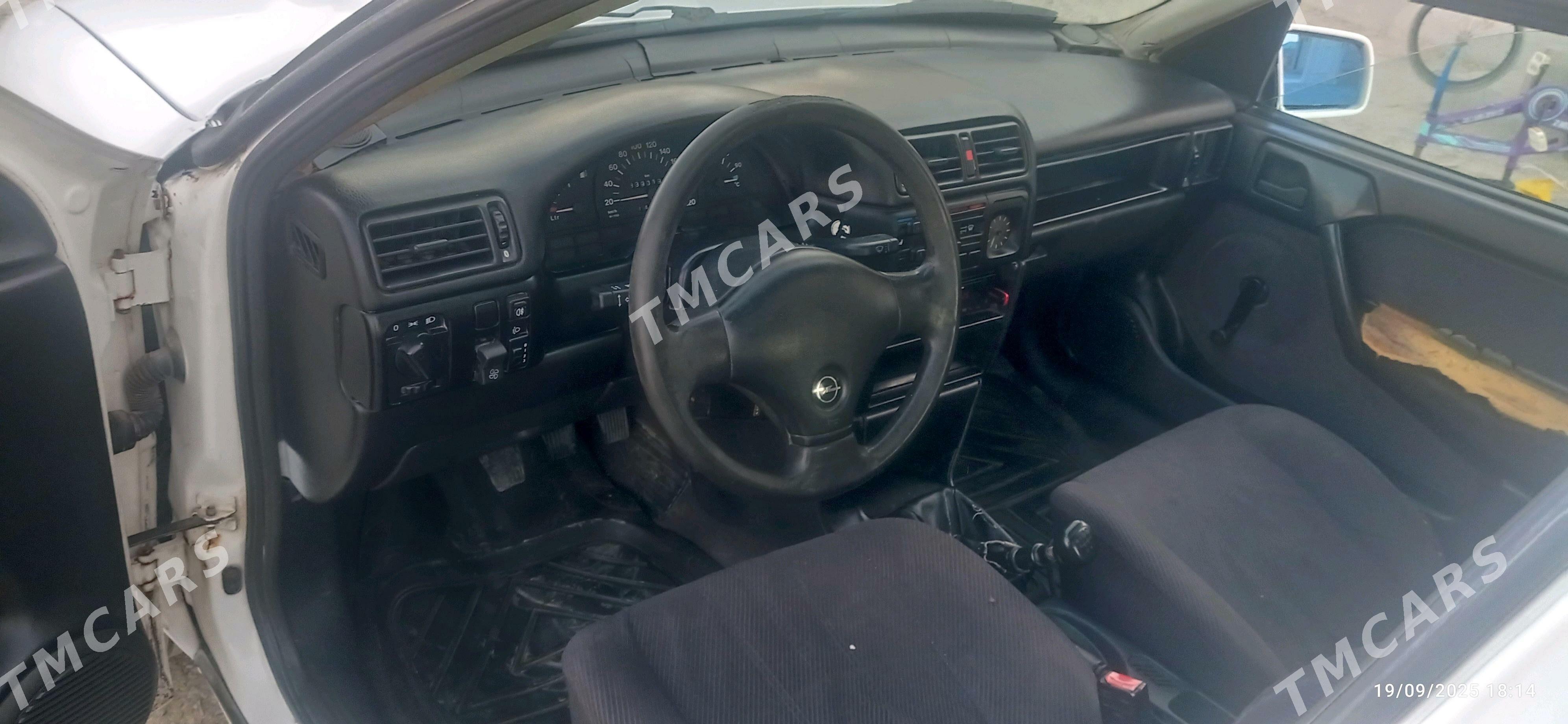 Opel Vectra 1992 - 33 000 TMT - Бахарден - img 2