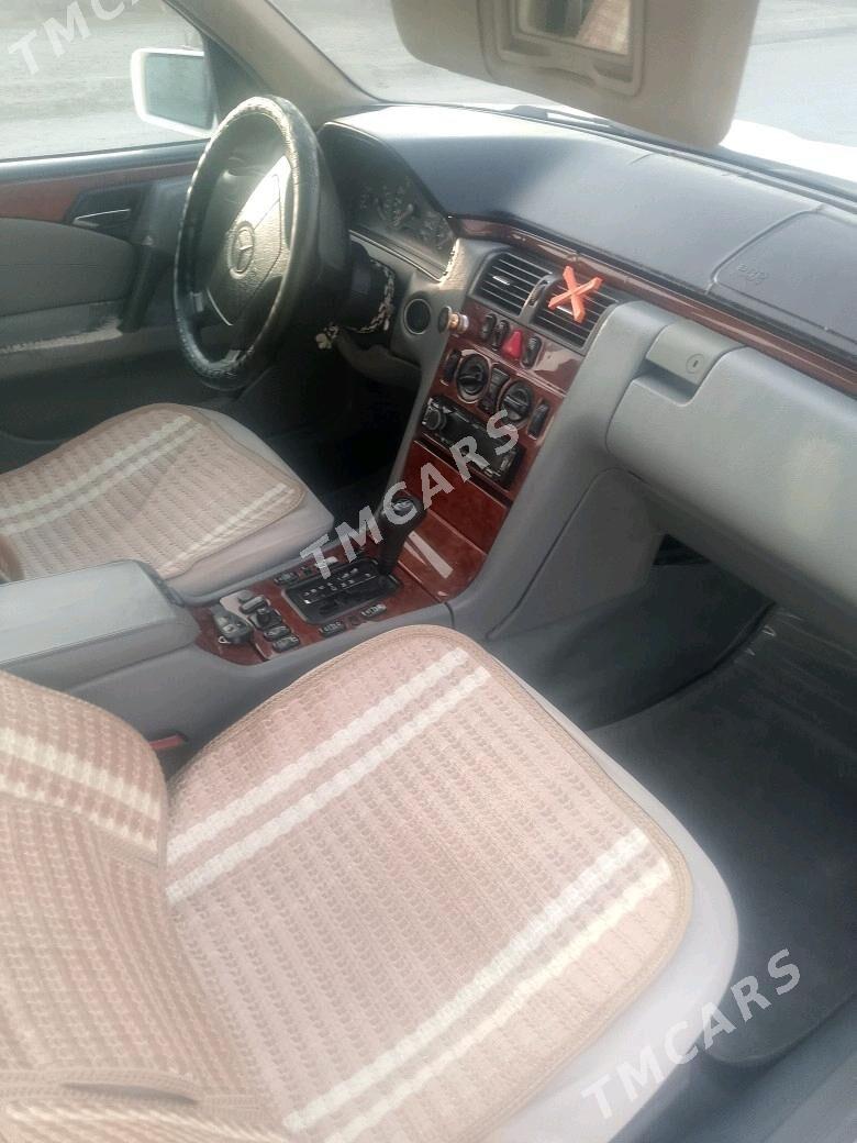Mercedes-Benz E320 1998 - 90 000 TMT - Берекет - img 2