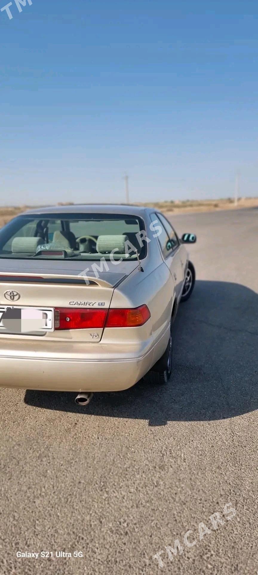 Toyota Camry 1998 - 133 000 TMT - Baýramaly - img 4