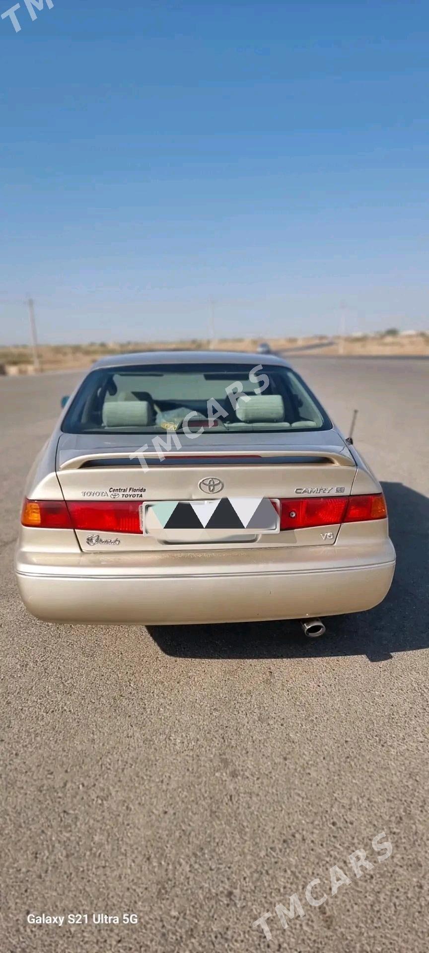 Toyota Camry 1998 - 133 000 TMT - Baýramaly - img 5