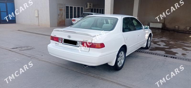 Toyota Camry 1999 - 126 000 TMT - Теджен - img 4