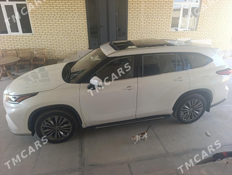 Toyota Highlander 2021 - 520 000 TMT - Мары - img 4
