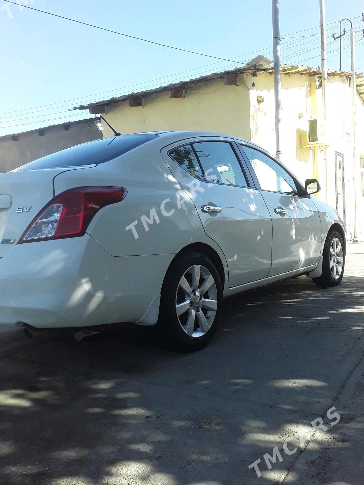 Nissan Versa 2011 - 119 999 TMT - Бузмеин - img 3