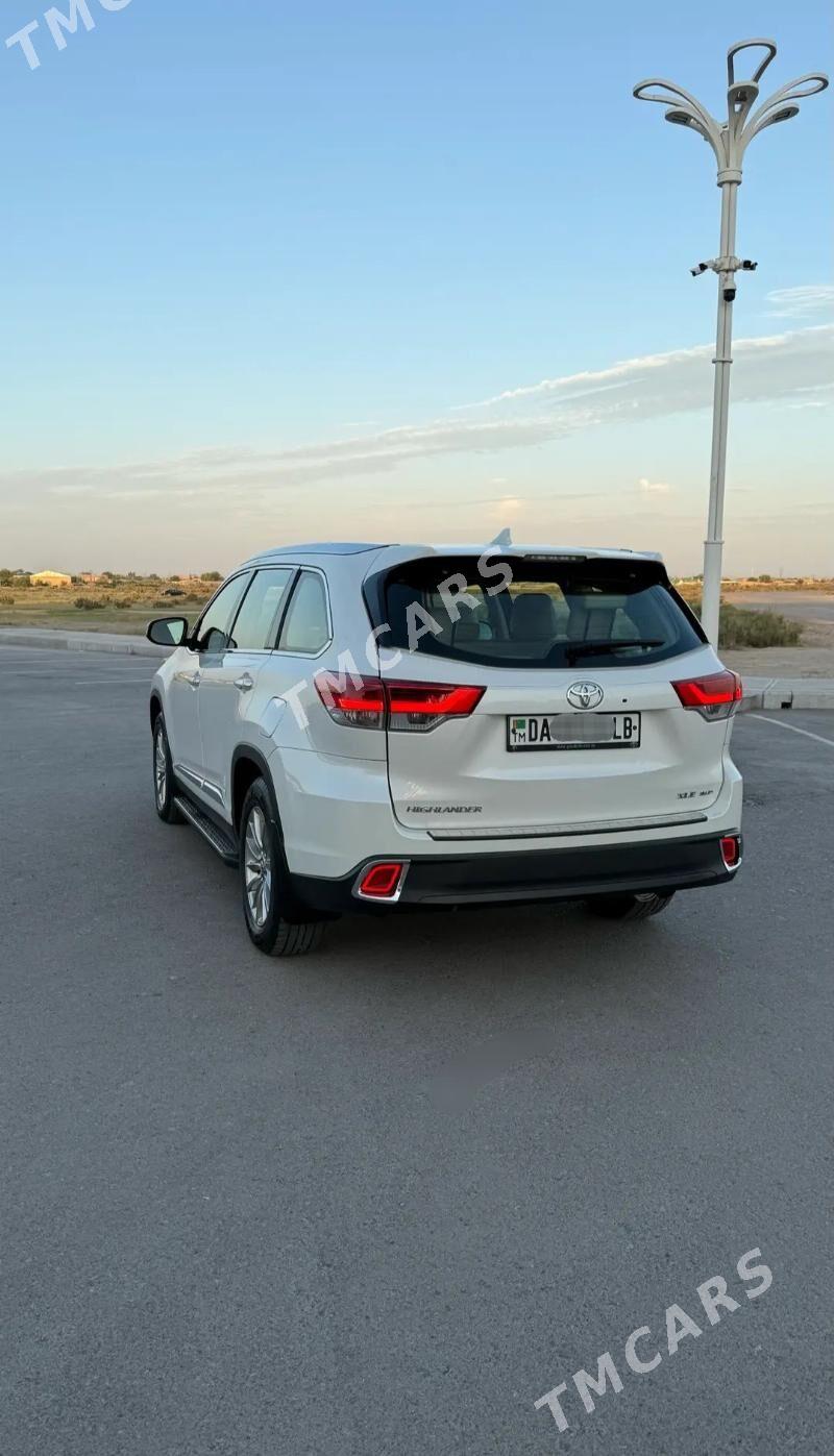 Toyota Highlander 2019 - 540 000 TMT - Гарабекевюл - img 4