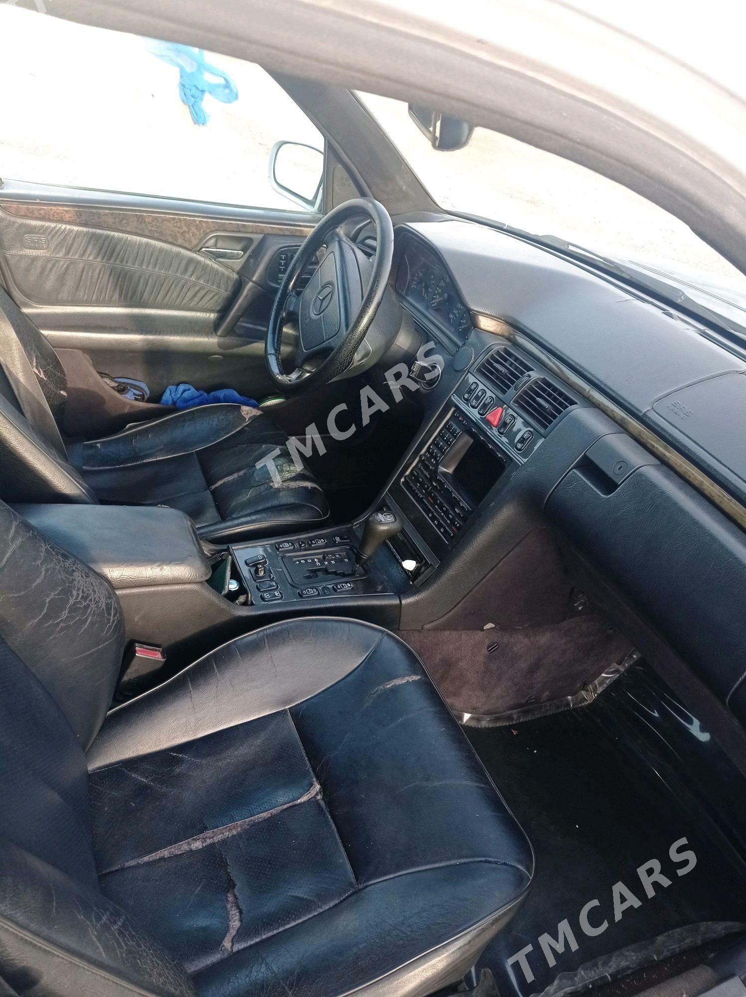 Mercedes-Benz E430 2001 - 120 000 TMT - Балканабат - img 4