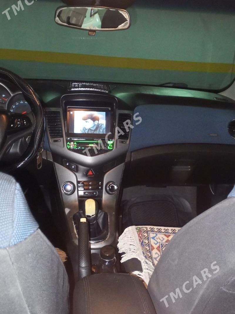 Chevrolet Cruze 2011 - 125 000 TMT - ул. Подвойского (Битарап Туркменистан шаёлы) - img 3
