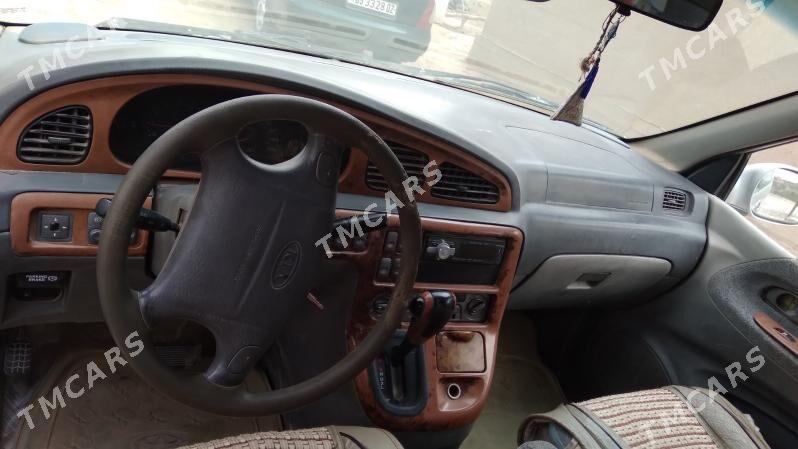 Kia Carnival 2001 - 55 000 TMT - етр. Туркменбаши - img 3