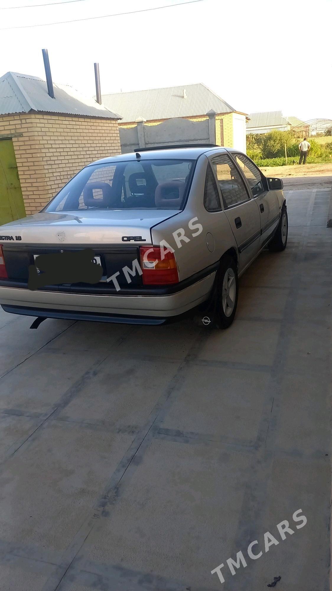 Opel Vectra 1992 - 30 000 TMT - Mary - img 4