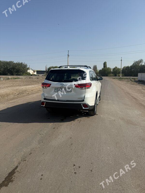 Toyota Highlander 2018 - 480 000 TMT - Köneürgenç - img 3