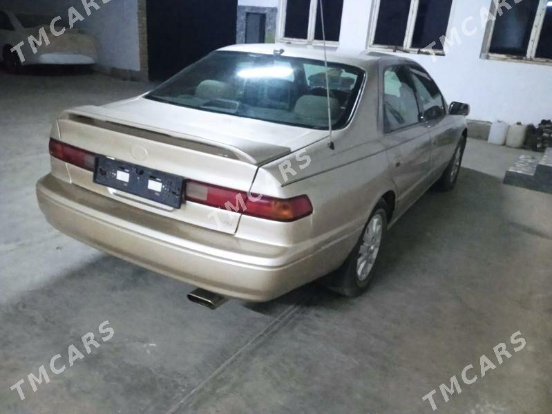 Toyota Camry 1998 - 125 000 TMT - Дянев - img 2