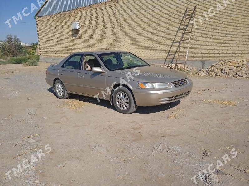Toyota Camry 1998 - 125 000 TMT - Дянев - img 8
