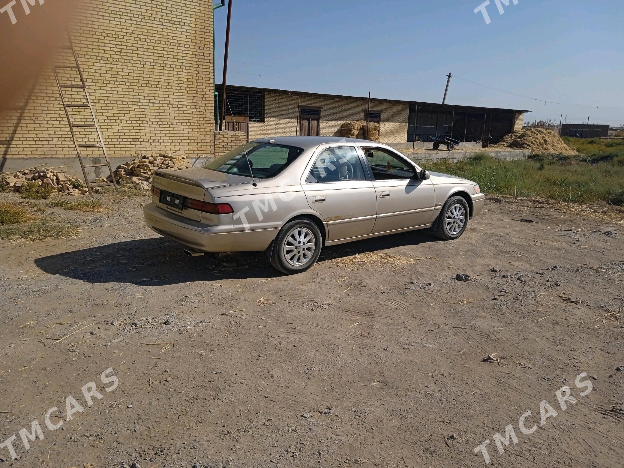 Toyota Camry 1998 - 125 000 TMT - Дянев - img 9