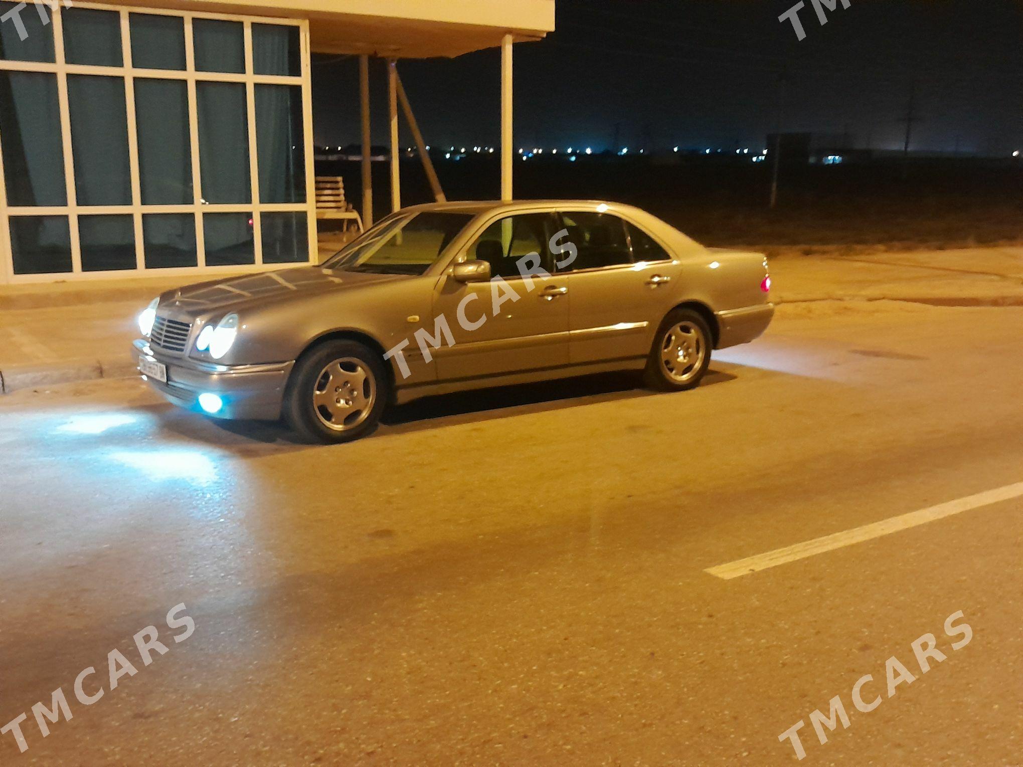 Mercedes-Benz E320 1999 - 102 000 TMT - Балканабат - img 3