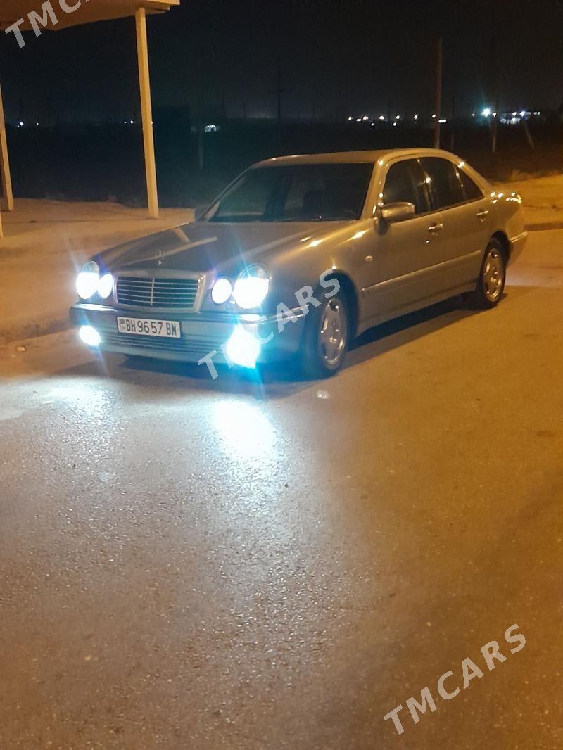 Mercedes-Benz E320 1999 - 102 000 TMT - Балканабат - img 5