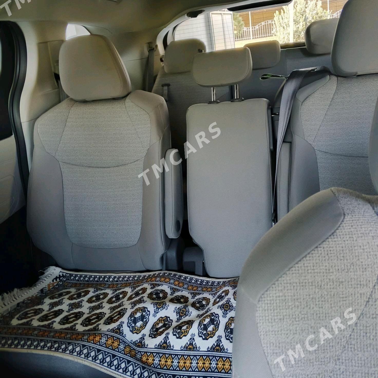 Toyota Sienna 2022 - 465 000 TMT - Халач - img 7