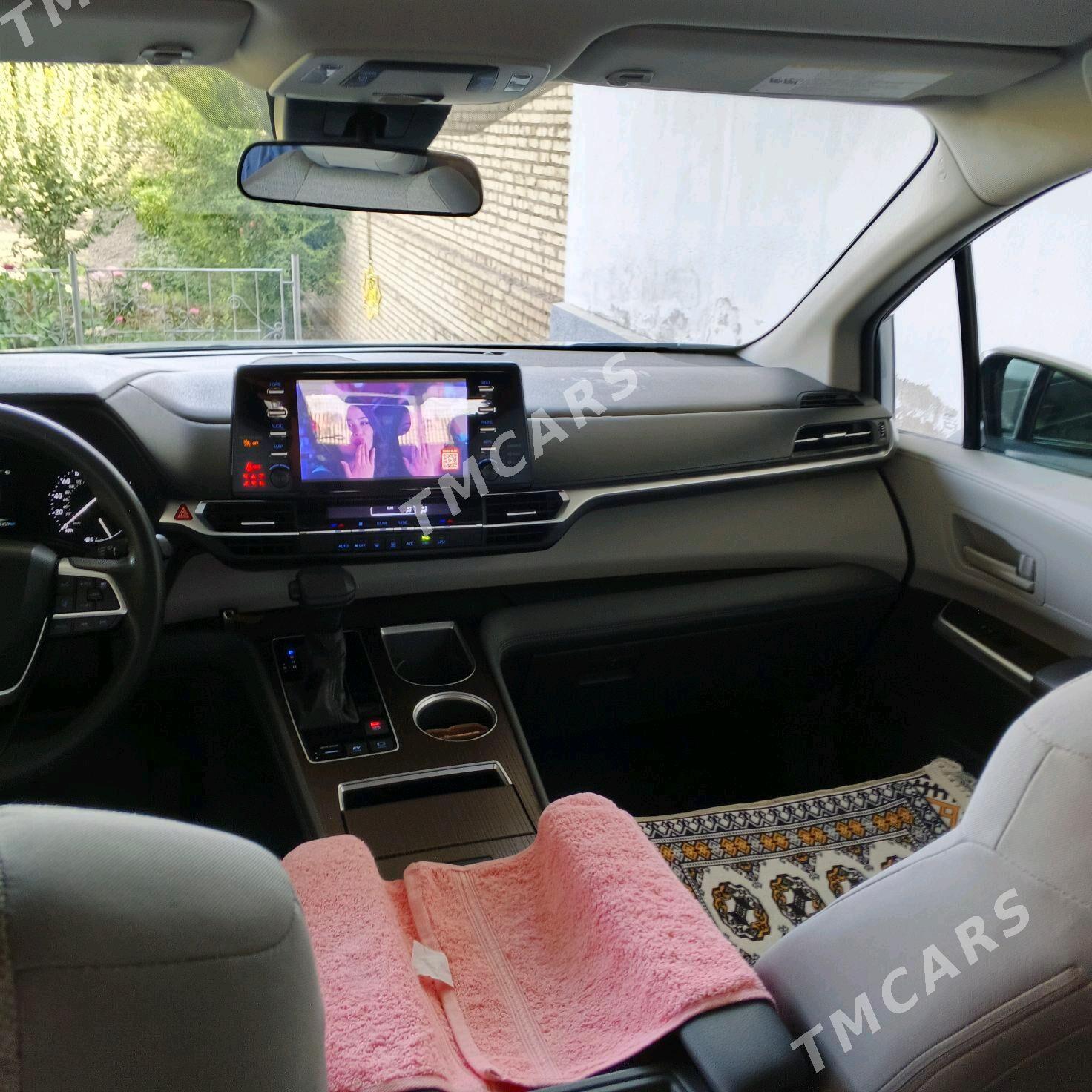 Toyota Sienna 2022 - 465 000 TMT - Халач - img 5