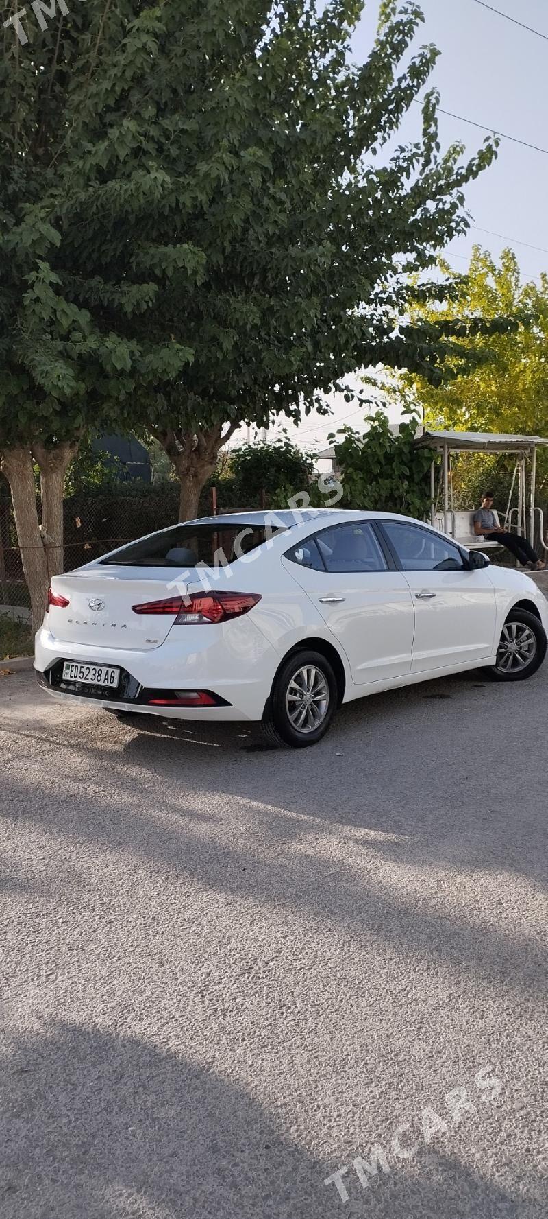 Hyundai Elantra 2019 - 210 000 TMT - Гарадамак Шор - img 2