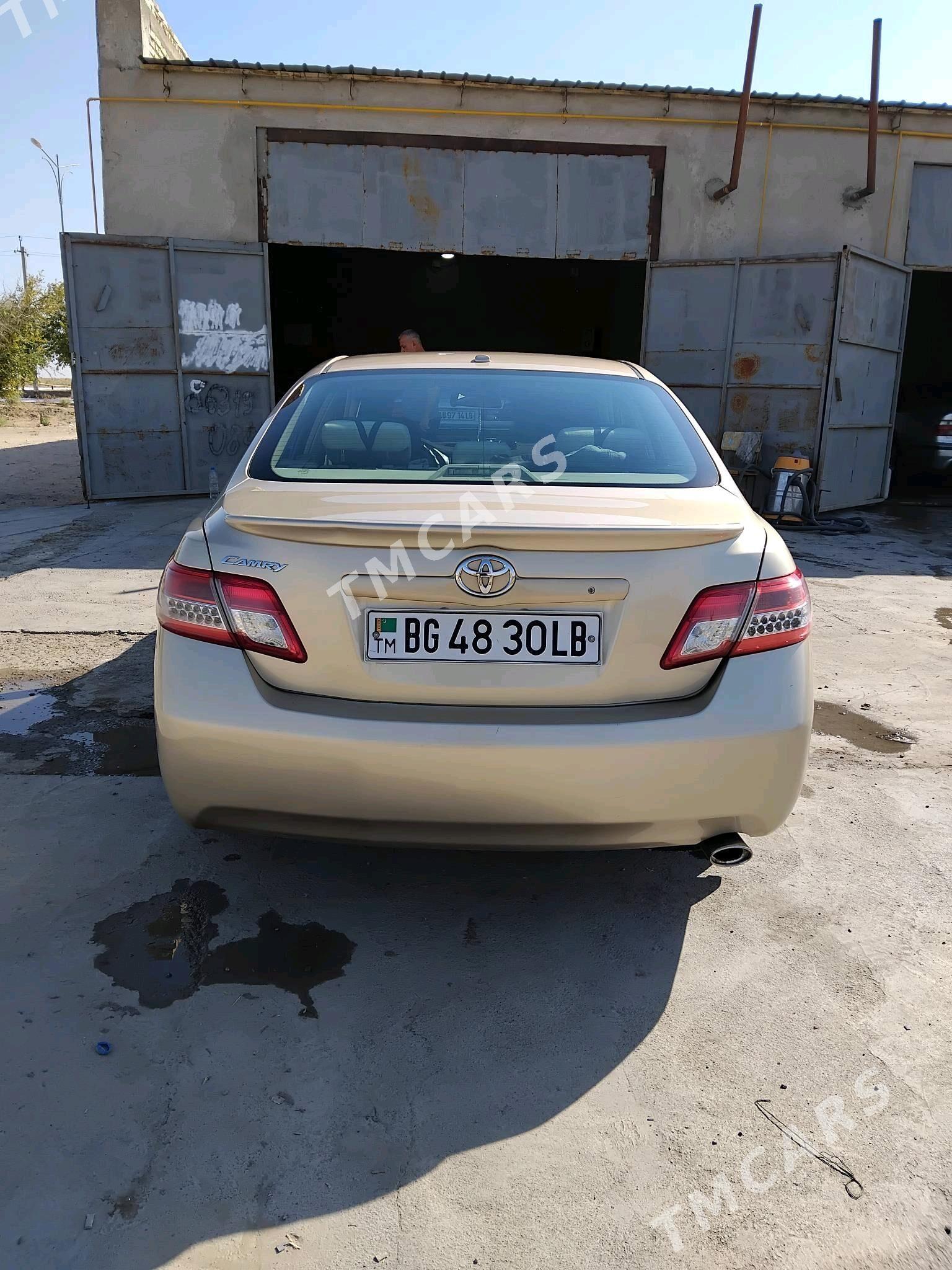 Toyota Camry 2010 - 200 000 TMT - Сейди - img 2