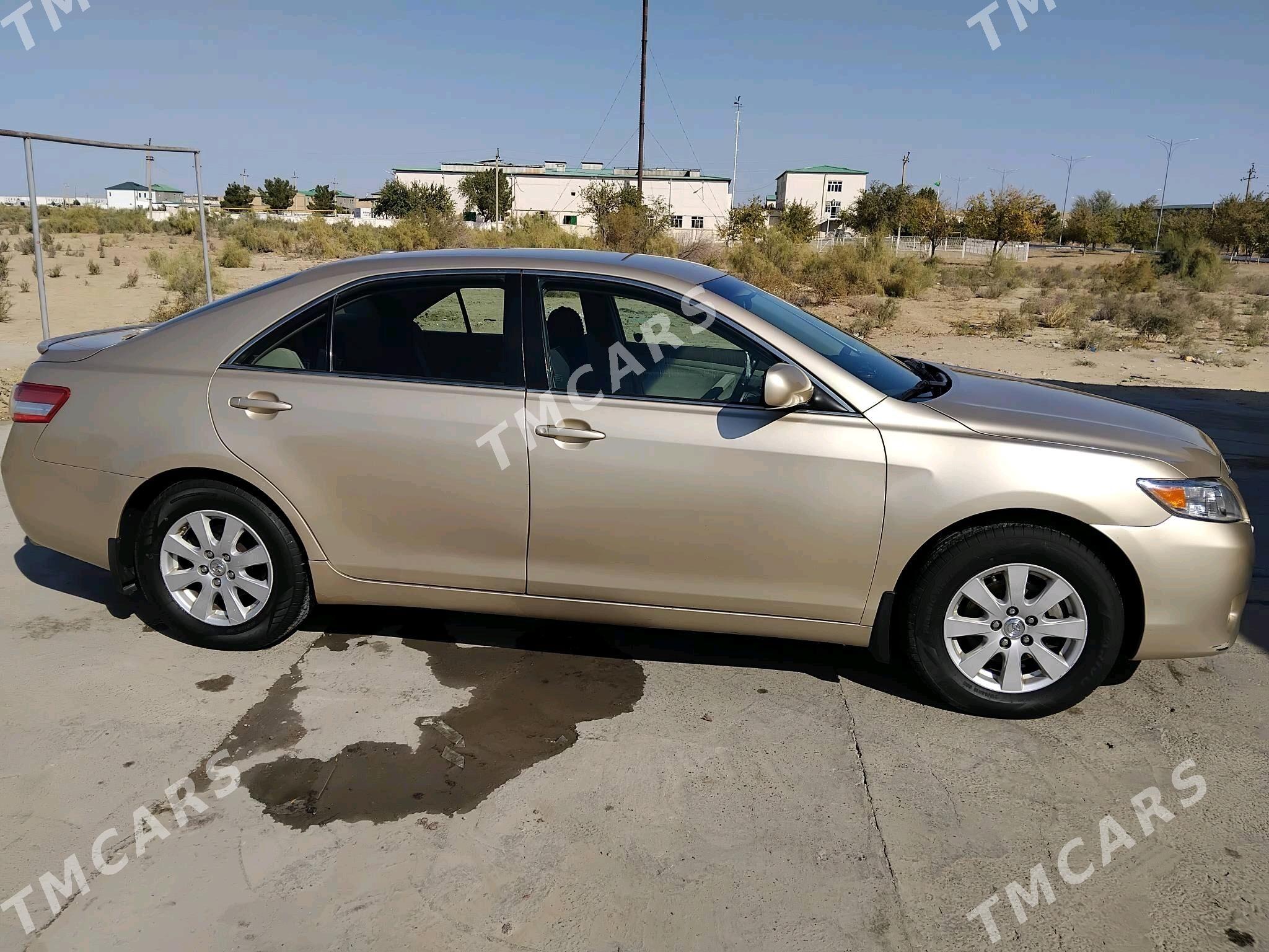Toyota Camry 2010 - 200 000 TMT - Сейди - img 3