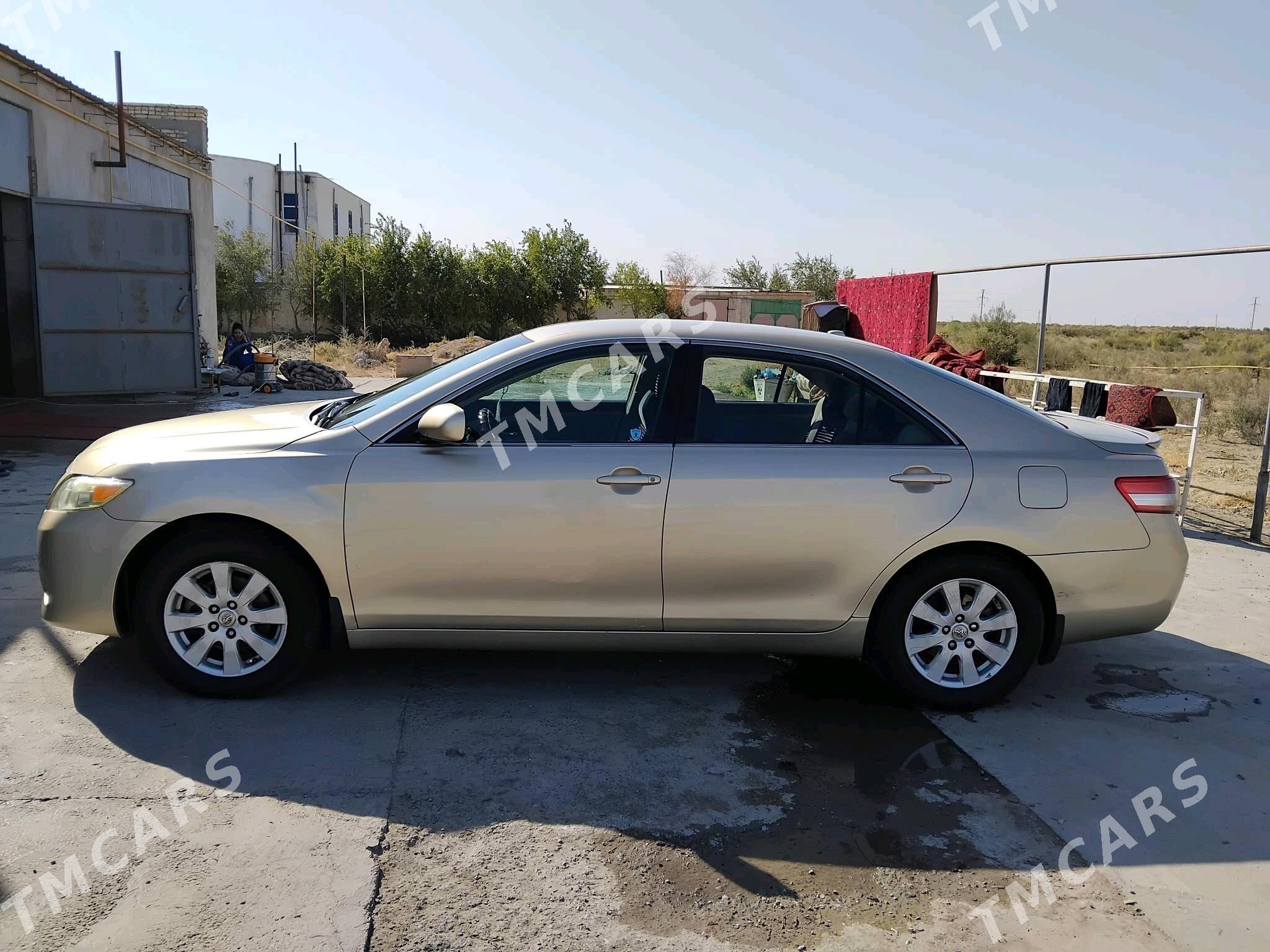 Toyota Camry 2010 - 200 000 TMT - Сейди - img 4