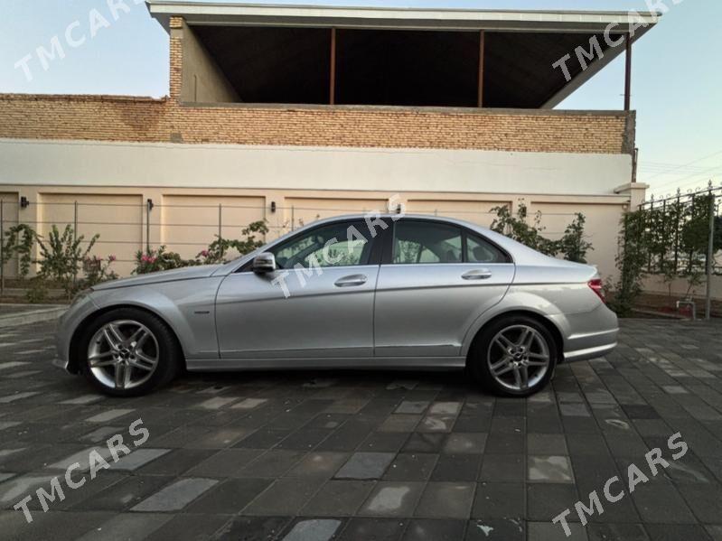 Mercedes-Benz C300 2010 - 180 000 TMT - Türkmenabat - img 8