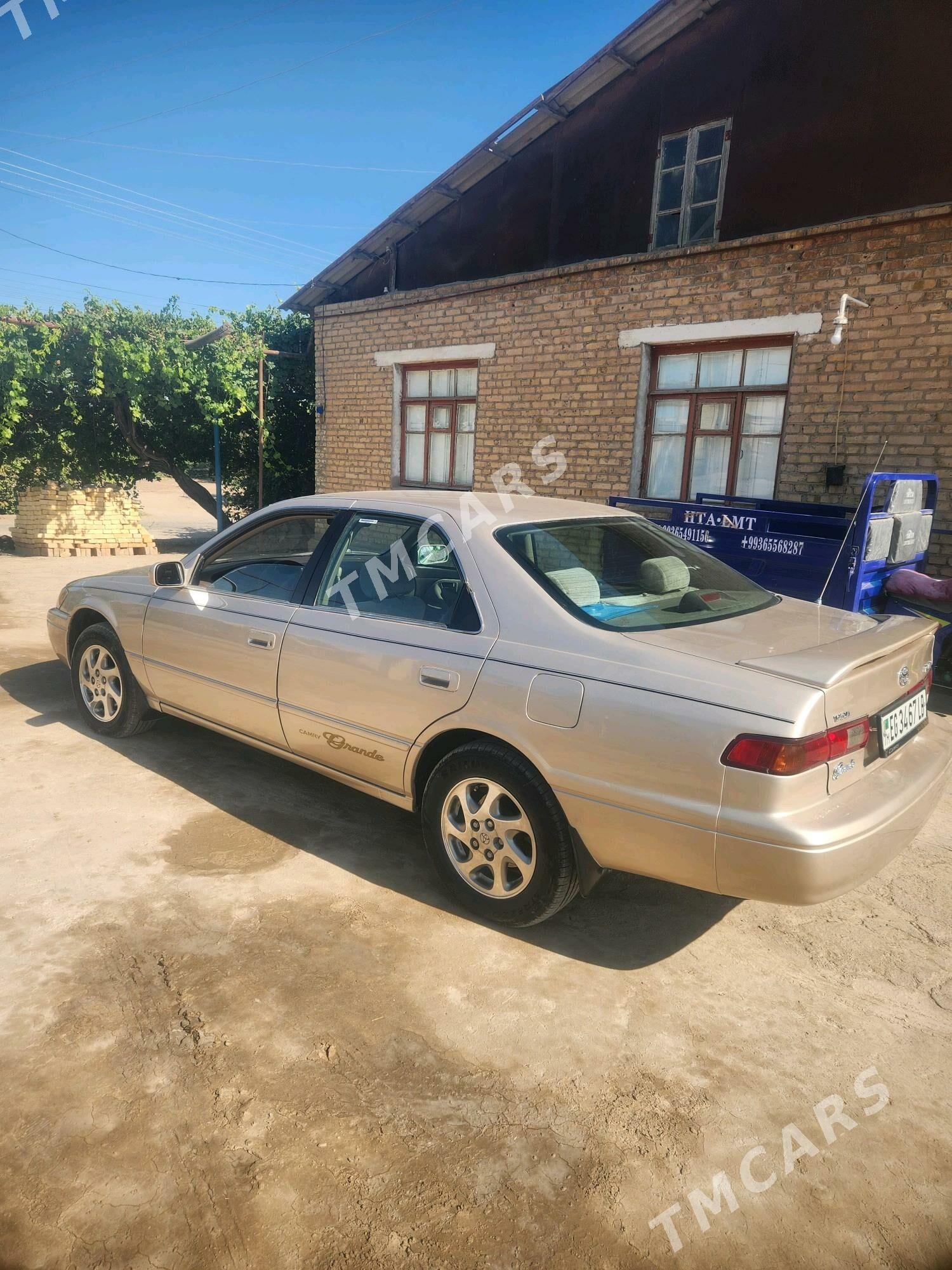 Toyota Camry 1997 - 159 000 TMT - Saýat - img 2