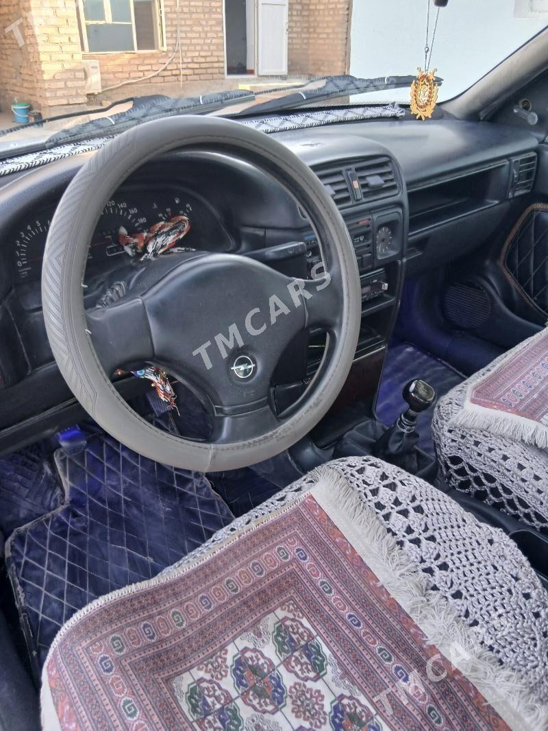 Opel Vectra 1991 - 31 000 TMT - Теджен - img 2