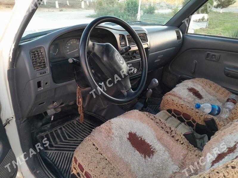 Toyota Hilux 2004 - 110 000 TMT - Ходжамбаз - img 5