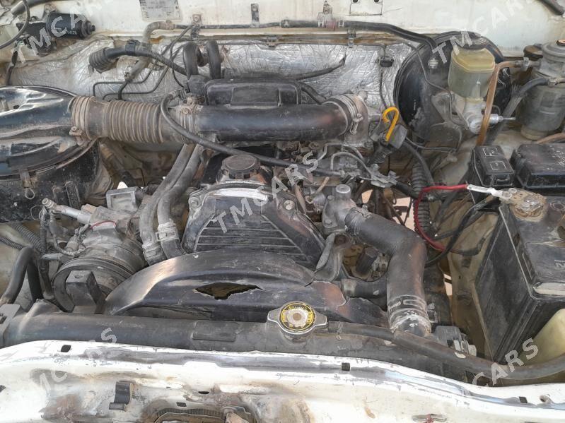 Toyota Hilux 2004 - 110 000 TMT - Ходжамбаз - img 6