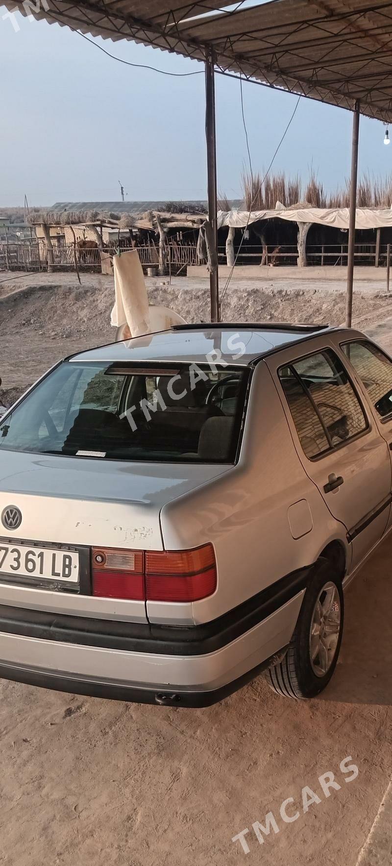 Volkswagen Jetta 1995 - 25 000 TMT - Саят - img 5