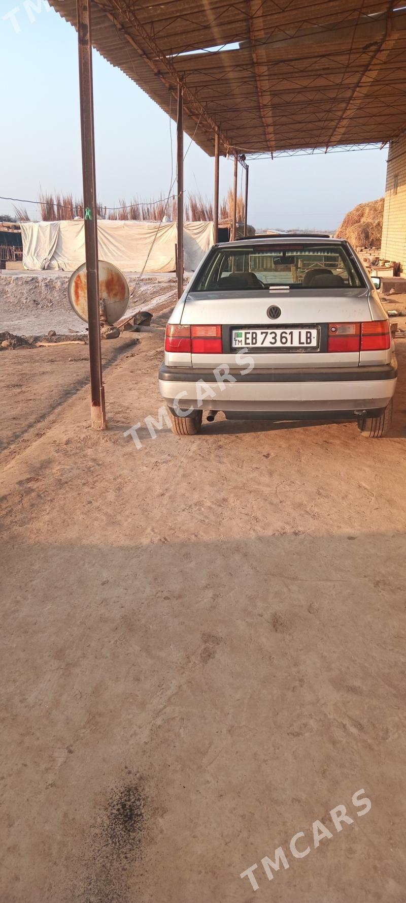 Volkswagen Jetta 1995 - 25 000 TMT - Саят - img 7