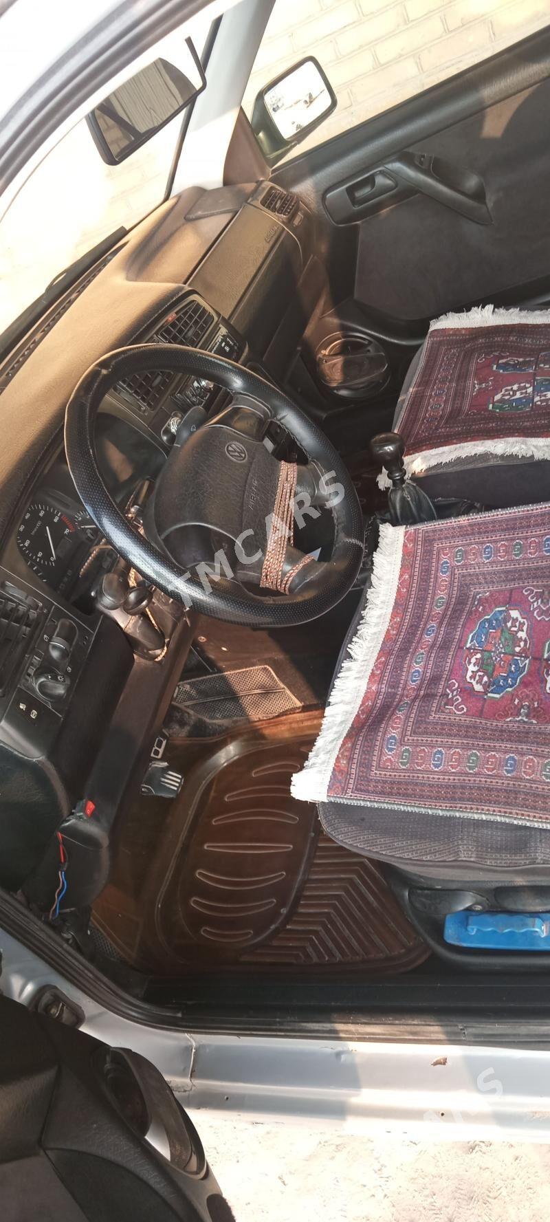 Volkswagen Jetta 1995 - 25 000 TMT - Саят - img 3