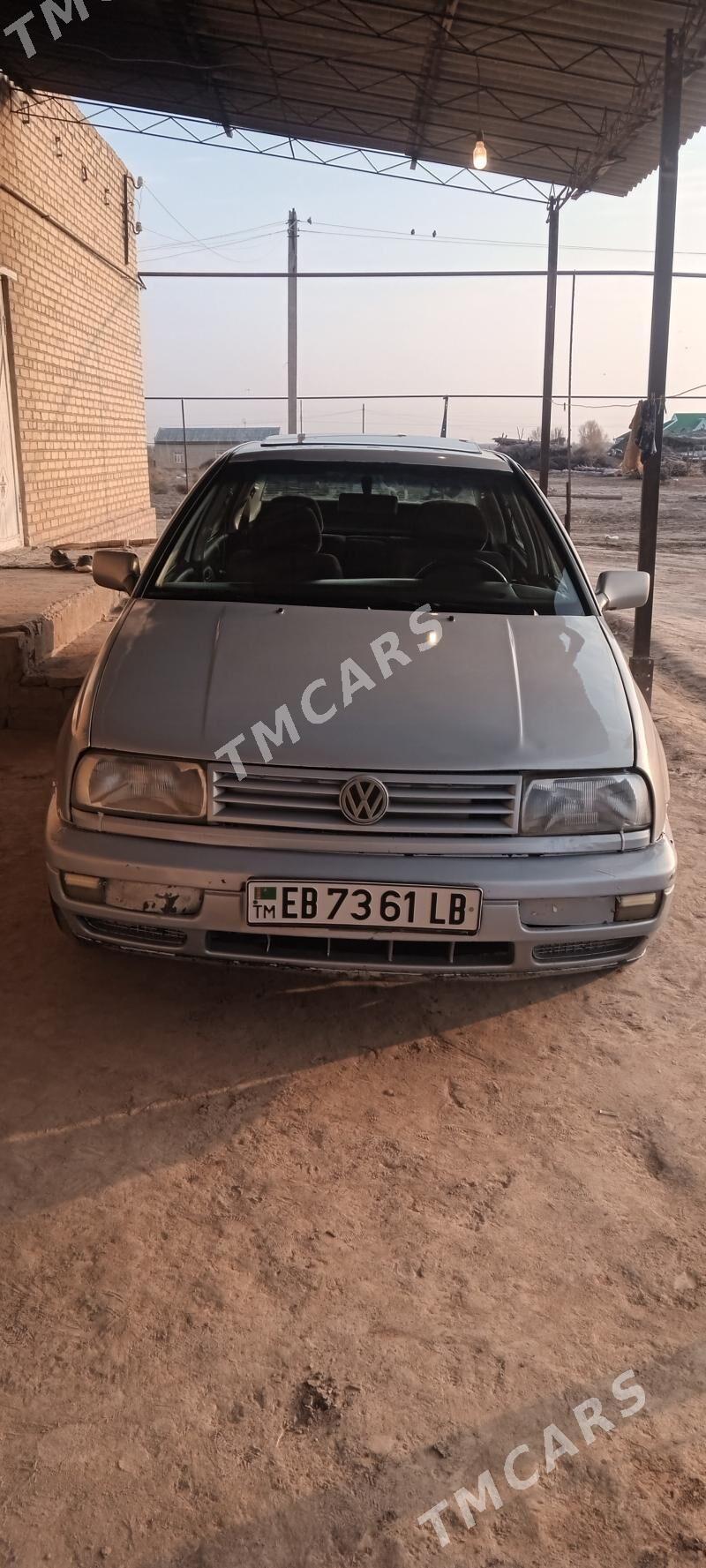 Volkswagen Jetta 1995 - 25 000 TMT - Саят - img 2