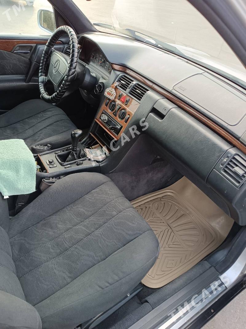Mercedes-Benz 230E 1996 - 70 000 TMT - Гызыларбат - img 10