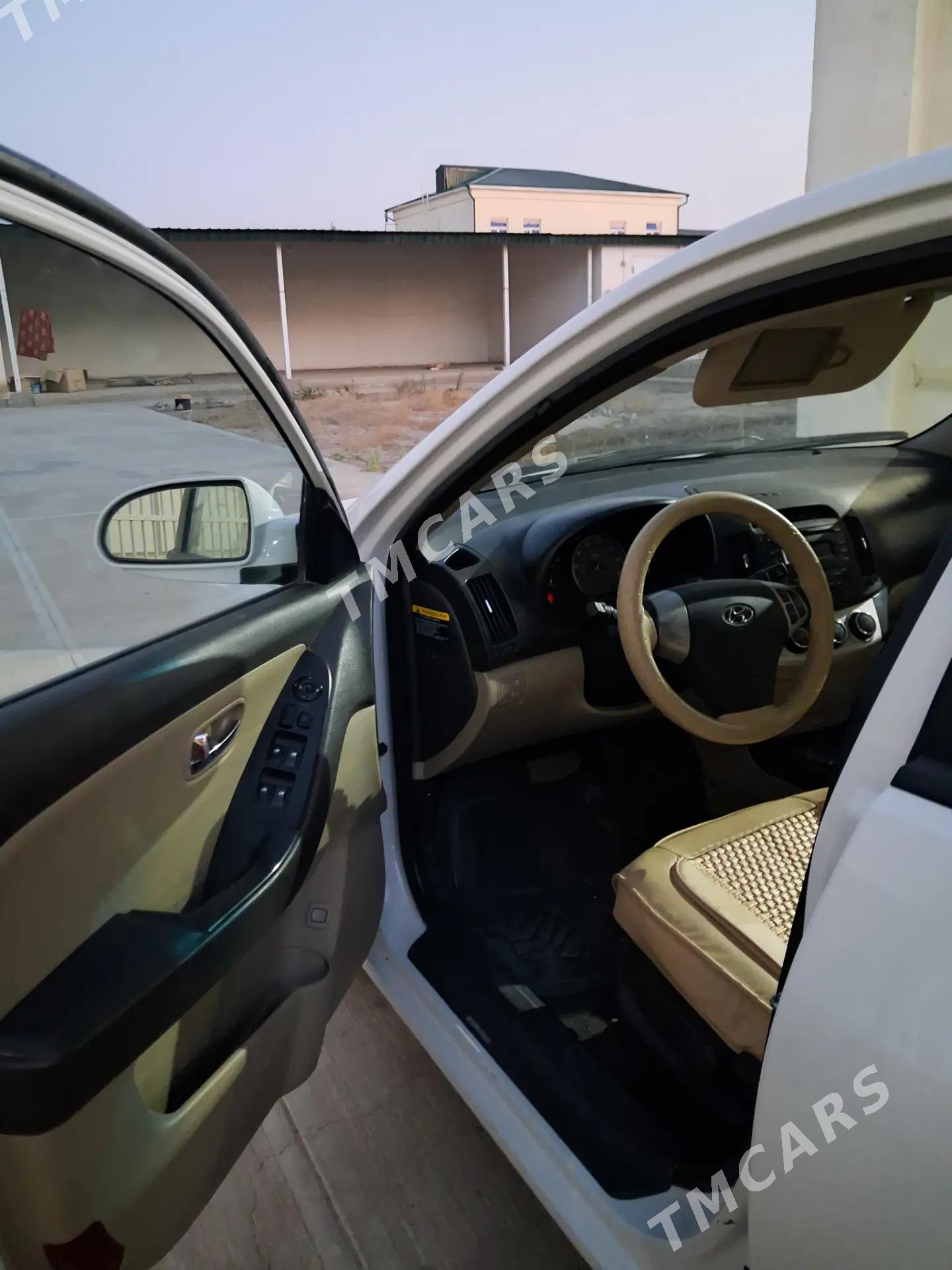 Hyundai Elantra 2010 - 150 000 TMT - Türkmenabat - img 2