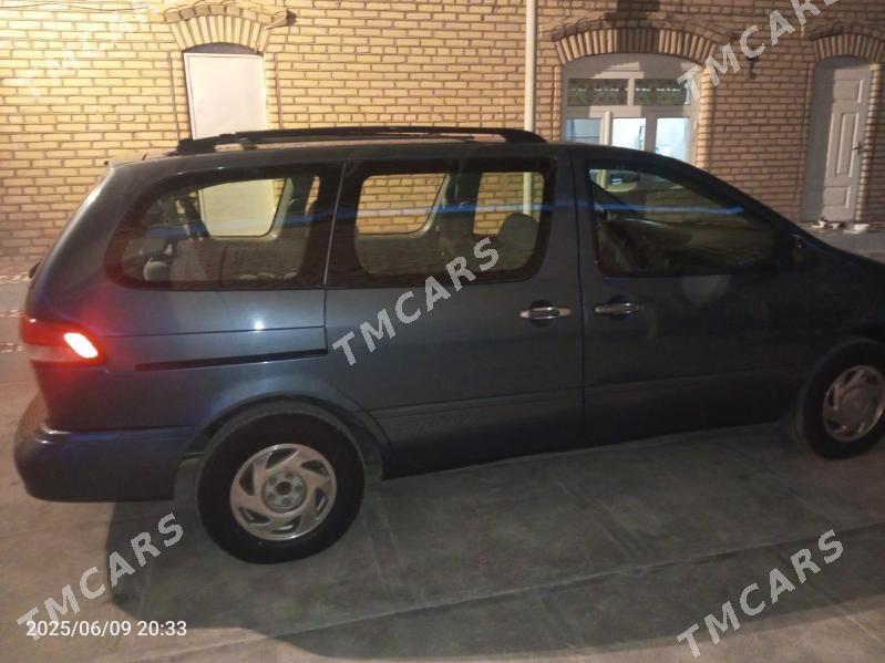 Toyota Sienna 2001 - 180 000 TMT - Мары - img 3