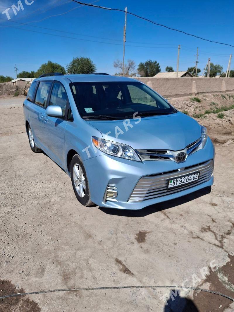 Toyota Sienna 2016 - 370 000 TMT - Türkmenbaşy etr. - img 4