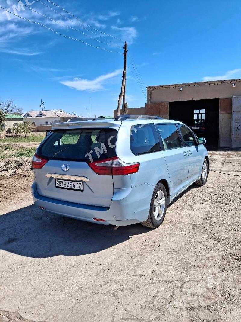 Toyota Sienna 2016 - 370 000 TMT - Türkmenbaşy etr. - img 3