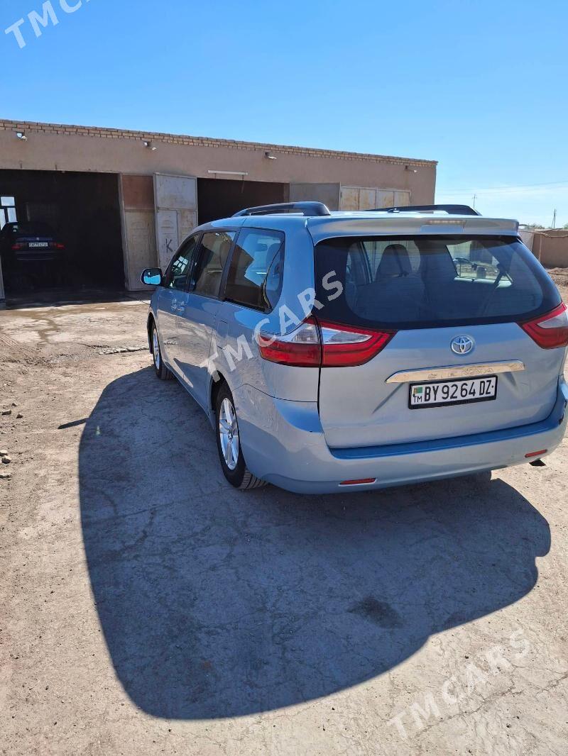 Toyota Sienna 2016 - 370 000 TMT - Türkmenbaşy etr. - img 5