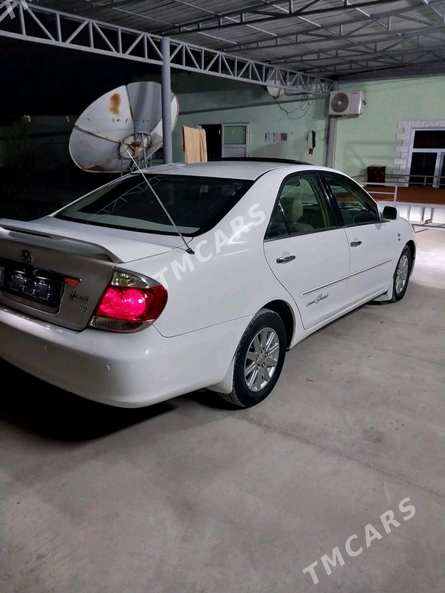Toyota Camry 2005 - 230 000 TMT - Кака - img 3