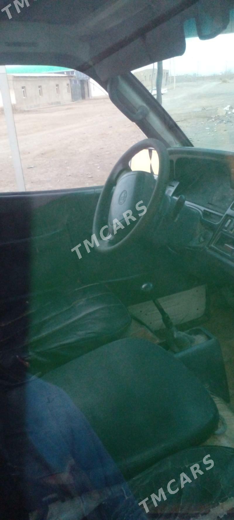 Toyota Hiace 2003 - 105 000 TMT - Койтендаг - img 3