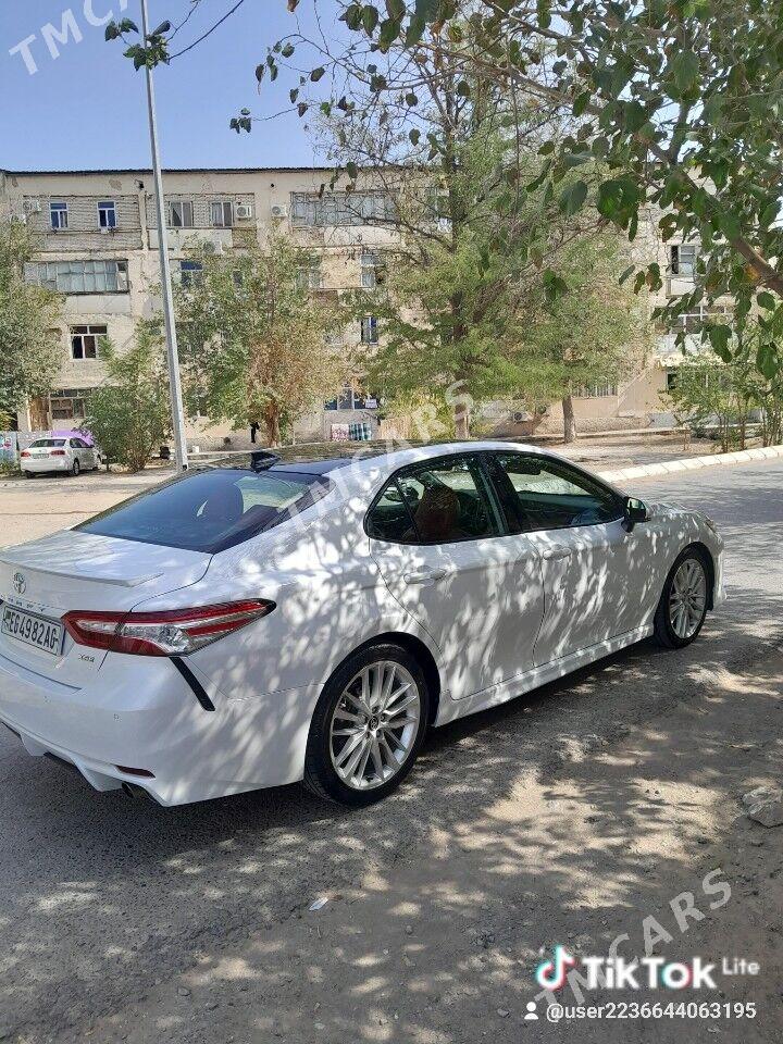Toyota Camry 2020 - 340 000 TMT - 9 мкр - img 3