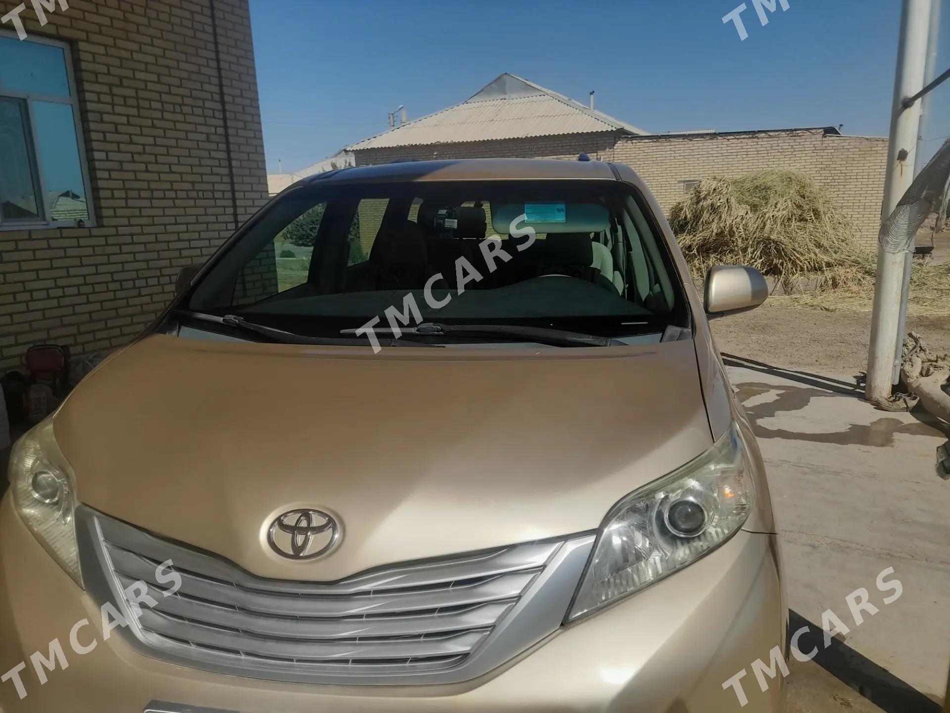 Toyota Sienna 2011 - 270 000 TMT - Wekilbazar - img 6