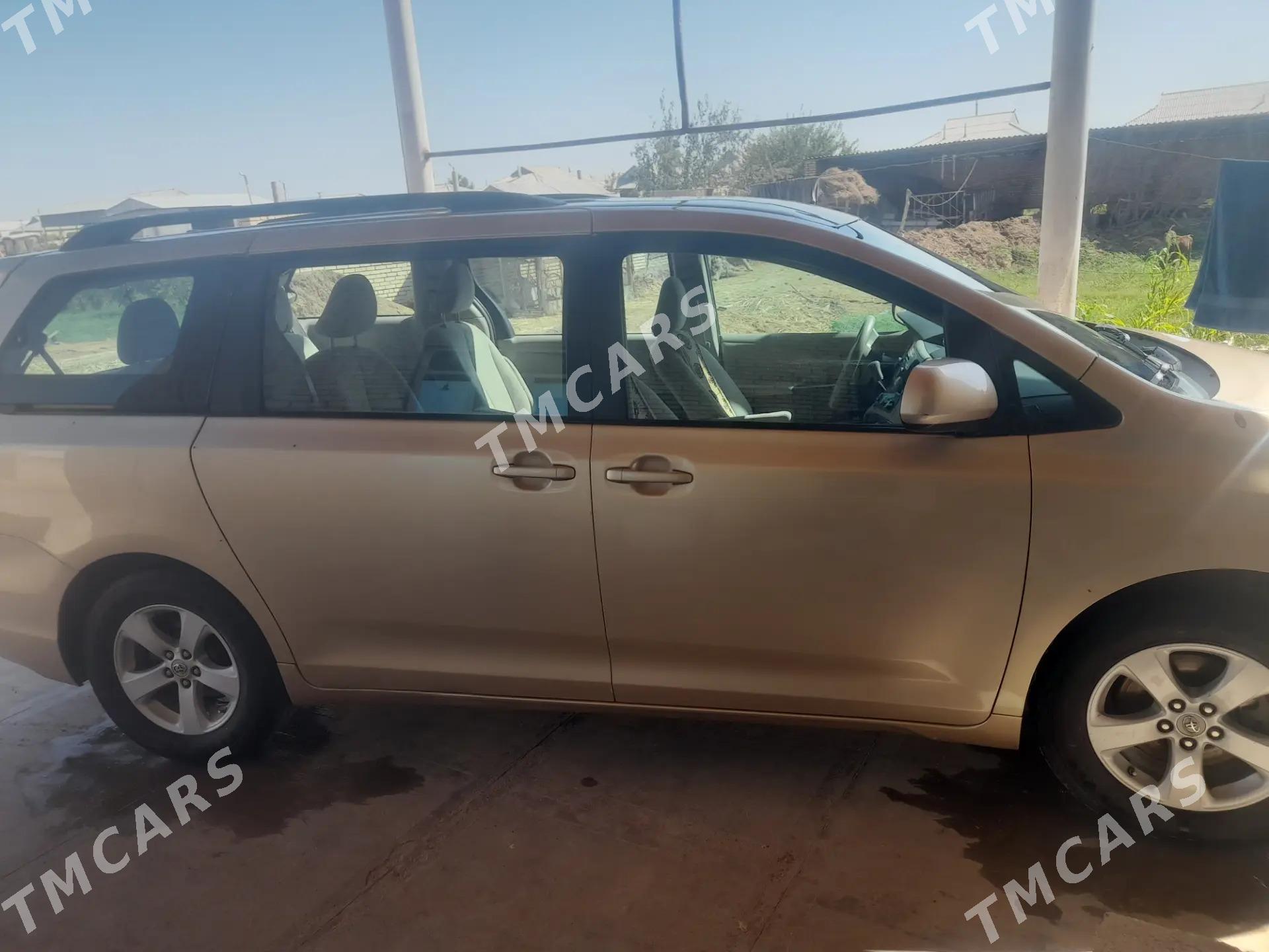 Toyota Sienna 2011 - 270 000 TMT - Wekilbazar - img 4