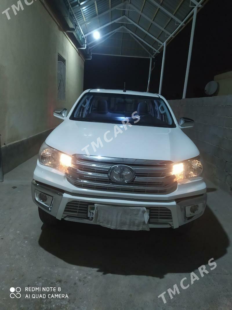Toyota Hilux 2018 - 440 000 TMT - Бузмеин - img 2